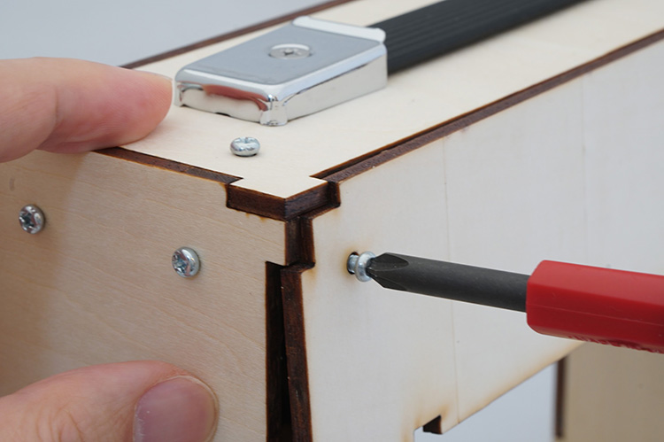 how-to-make-laser-strings-with-arduino-and-red-laser-02-19