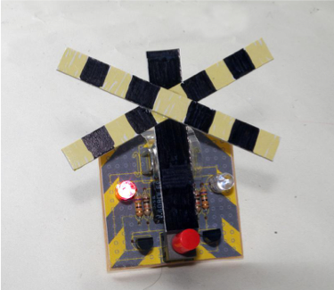 作品例：鉄道警報機をイメージした工作